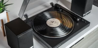 ‘Victrola’ เปิดตัวเครื่องเล่นแผ่นเสียงอัตโนมัติเต็มระบบรุ่นใหม่ราคาต่ำหมื่น