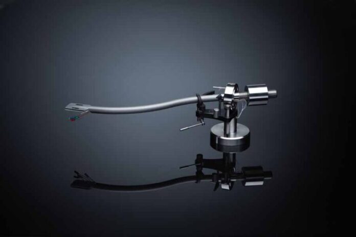 connected-fidelity-CF-1010-tonearm-hifi-news-dec-2025-2-768x512 (1)