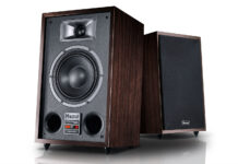 MAGNAT TRANSPULS 800A Powered shelf speakers in a vintage design
